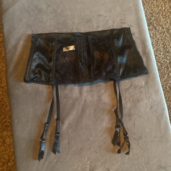 Lacy back closure bottom wear! - Picture 2 of 5